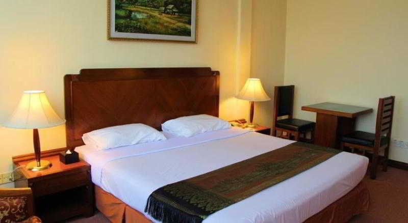 Holiday Villa Hotel City Centre Phnom Penh Extérieur photo