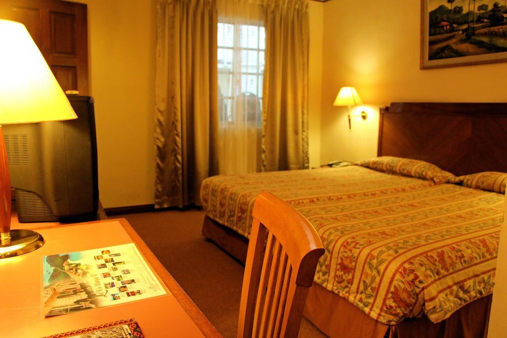 Holiday Villa Hotel City Centre Phnom Penh Extérieur photo